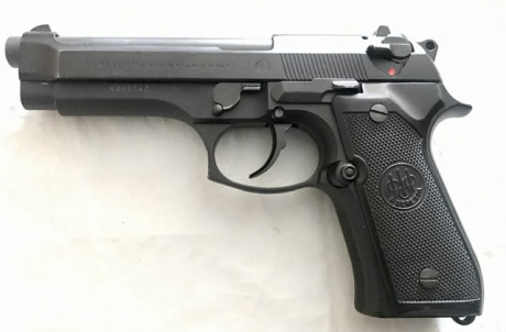 Vendo pistola Beretta 92FS cal.9Pb y kit del cal. 22lr original Beretta. Tanto la pistola como el kit 01