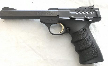 Vendo pistola Browning Buck Mark cal.22lr, en perfecto estado tanto de aspecto como de funcionamiento. 01
