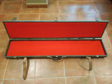 Se vende maletín para rifle, a pesar de tener sus años se encuentra en perfecto estado.

Precio 100€ 02