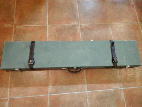 Se vende maletín para rifle, a pesar de tener sus años se encuentra en perfecto estado.

Precio 100€ 01