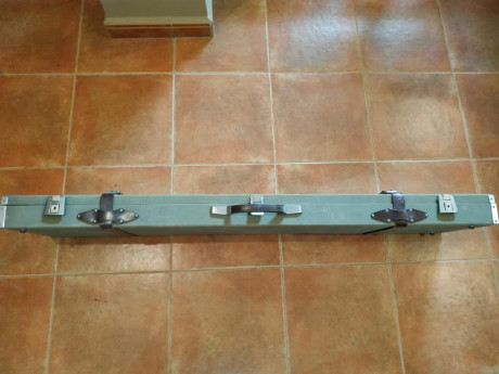 Se vende maletín para rifle, a pesar de tener sus años se encuentra en perfecto estado.

Precio 100€ 00