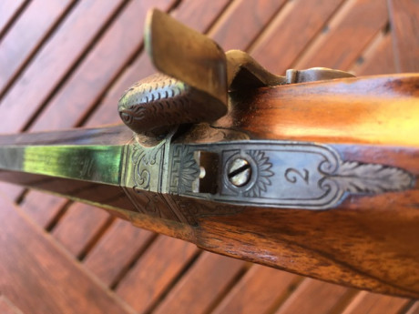 Vendo pistola de duelo original en libro coleccionista.
Fabricada por el armero suizo Franz Ulrich (1771-1845).
Firmada 00