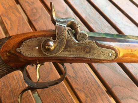 Vendo pistola de duelo original en libro coleccionista.
Fabricada por el armero suizo Franz Ulrich (1771-1845).
Firmada 11