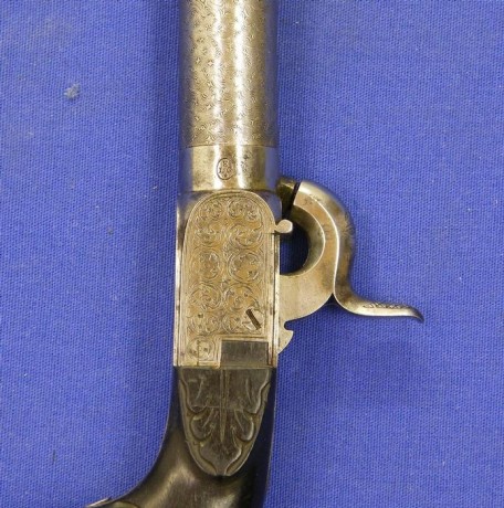 Voy a colocar unas fotos de un arma larga alemana de llave de mecha del siglo XVI. 112