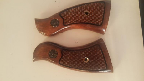 Buscaba unas cachas de madera para un Revolver llama comanche III ... 22