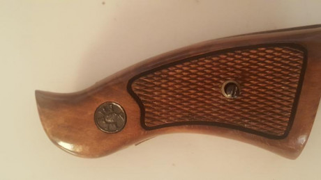 Buscaba unas cachas de madera para un Revolver llama comanche III ... 20