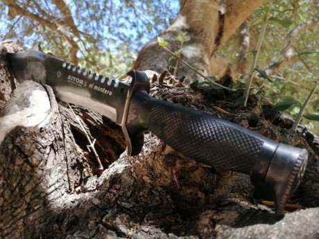 Es la versión de Camuflaje con funda, es de la época de los 90, tambien tiene funda, esta bastante gastado, 00