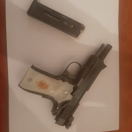 Vendo pistola Llama cal. 22. LR.
Buen estado.
Guiada en F.
300€.
Telf. 650 82 27 58. 30