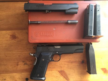 Buenas por exceso de armas pongo a la venta mi LLama Max2, es del 45 ACP más el carro de 9mm. El carro 00