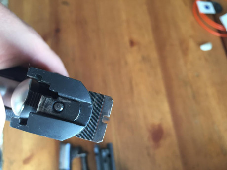 Buenas por exceso de armas pongo a la venta mi LLama Max2, es del 45 ACP más el carro de 9mm. El carro 21