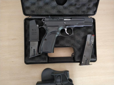 Vendo CZ 75 en perfecto estado, dos cargadores y funda IMI. Esta guiada en A. No realizo envios, solo 01