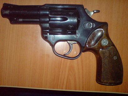 Pues al hilo de un compañero que pide que le ayuden a elegir un revolver y mi afición por ellos, se me 30