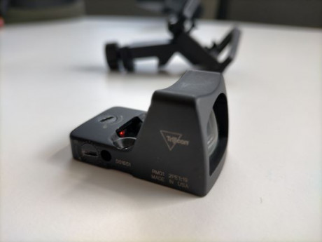 Buenos días.

Se vende Visor Trijicon RMR RM01Tipe 2 Red dot sight de 3.25 MOAS.
Está prácticamente nuevo 01