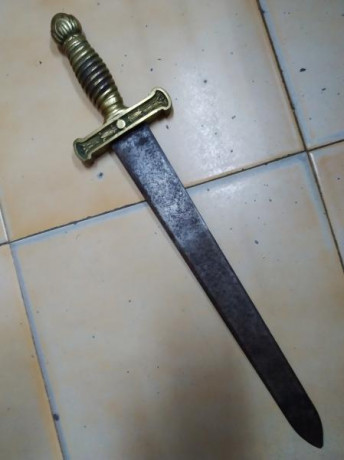 Hola. Me gustaría saber de que cuerpo y año puede ser este machete con hoja de 35cm para venderlo     01
