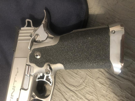 Buenos dias
Por no usar (200/300 tiros a lo más) vendo esta gran pistola, cañon AET, nunca IPSC, ya que 40