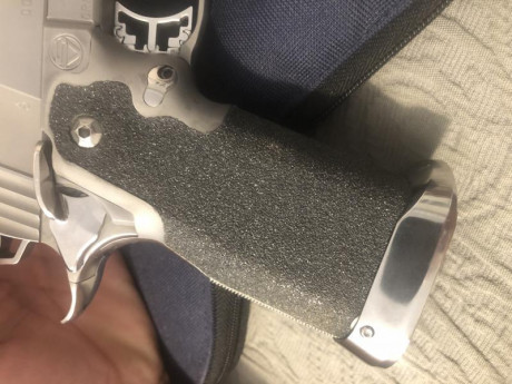 Buenos dias
Por no usar (200/300 tiros a lo más) vendo esta gran pistola, cañon AET, nunca IPSC, ya que 50