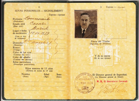  EN RECUERDO Y HOMENAJE A LOS QUE YA NO ESTÁN. 

Si pones en  GOOGLE   PASAPORTES EN LA MEMORIA  da igual 72