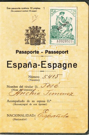  EN RECUERDO Y HOMENAJE A LOS QUE YA NO ESTÁN. 

Si pones en  GOOGLE    PASAPORTES EN LA MEMORIA   da 71