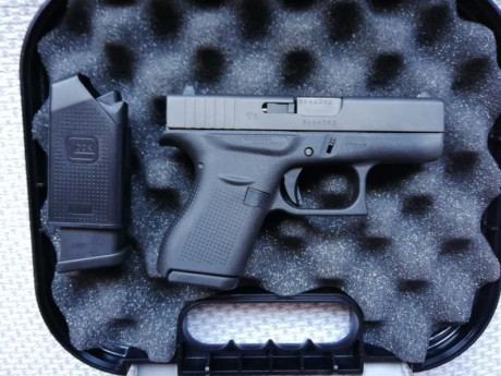 LA PISTOLA MÁS PEQUEÑA FABRICADA POR GLOCK, LIGERISIMA Y COMODA PARA PORTAR OCULTA, Y A SU VEZ EFICAZ 02