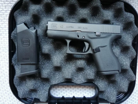 LA PISTOLA MÁS PEQUEÑA FABRICADA POR GLOCK, LIGERISIMA Y COMODA PARA PORTAR OCULTA, Y A SU VEZ EFICAZ 01