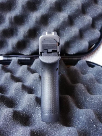 LA PISTOLA MÁS PEQUEÑA FABRICADA POR GLOCK, LIGERISIMA Y COMODA PARA PORTAR OCULTA, Y A SU VEZ EFICAZ 10