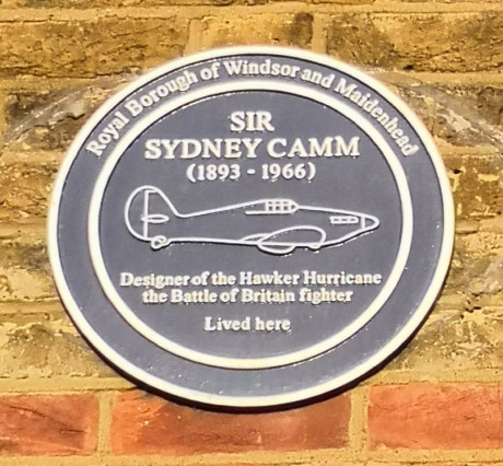 Sydney Camm fue, durante más de 30 años, el jefe de diseño de la empresa Hawker, y a él se deben muchos 23