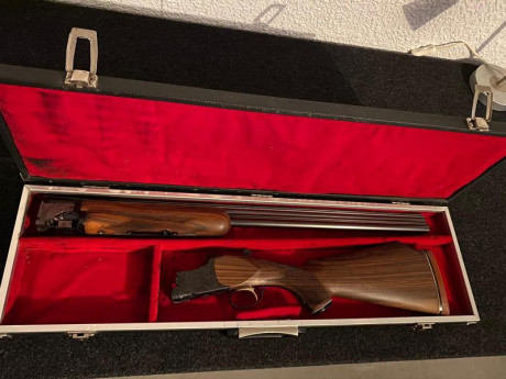 Vendo escopeta superpuesta de plato, Miroku cal. 12, con maletin de transporte, en muy buen estado, maderas 00