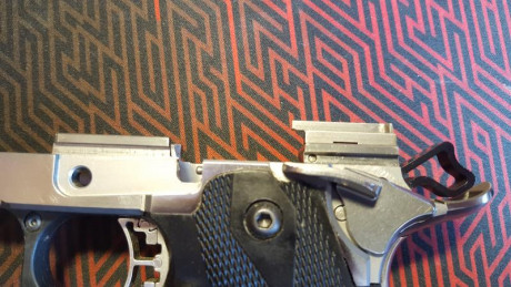 Vendo Infinity SVI . Se incluye dos cargadores de 20 cartuchos  cada uno y una funda funda Super Ghost 21