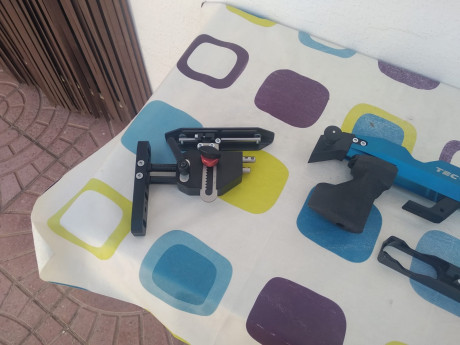 una amigo del club pone a la venta una culata tec-rho de aluminio para anschuz de accion redonda,  para 22