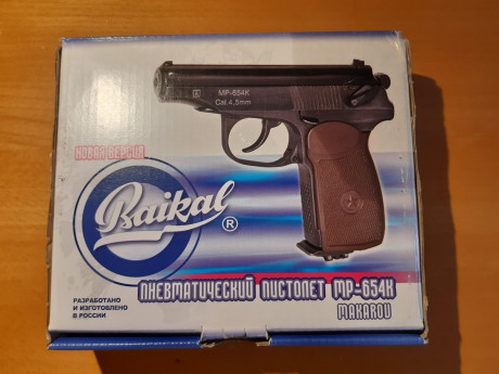 En la página de suministros Ayala veo esta pistola de CO2 que dispara bb´s y plomo esférico. ¿Sería 130