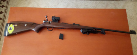 Vendo Carabina CZ modelo 452 calibre 22lr con bipode, visor holografico, funda acolchada y culata regulable 00