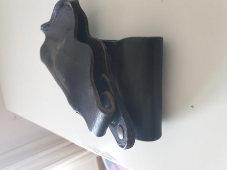 Vendo funda de cuero en excelente estado para revokver de 4 pulgadas
Se encuentra en Málaga
20 euros portes 00
