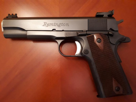 Vendo esta pistola modelo 1911 Remington R1 está en un estado excelente sin marcas ni arañazos equipada 01