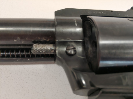 Vendo revolver Flobert ME600 calibre 6 mm. Tiene tambor enterizo (la parte delantera esta hueca). Precio 00