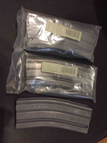 VENDIDOS!
Se venden cargadores tipo AR15:

1-Cargador acero marca HK, 30 cartuchos, nuevo, difícil de 10