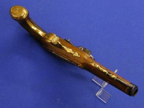Voy a colocar unas fotos de un arma larga alemana de llave de mecha del siglo XVI. 152