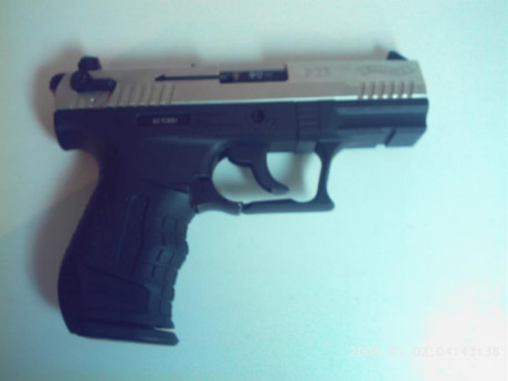 Vendo pistola del .22 LR walter P-22 corta bicolor, guiada F, nueva, no ha disparado ni 50 tiros, con 00