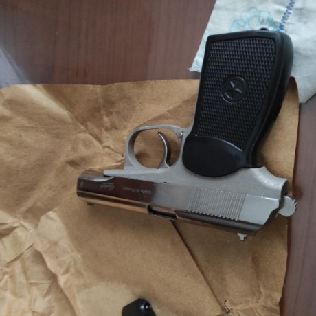 En la página de suministros Ayala veo esta pistola de CO2 que dispara bb´s y plomo esférico. ¿Sería 51