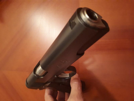 Vendo esta pistola modelo 1911 Remington R1 está en un estado excelente sin marcas ni arañazos equipada 40