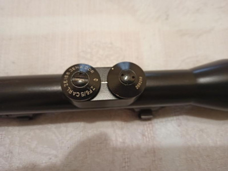 Buenas tardes, arreglando un armario, ha aparecido este visor ZF 6/S carl Zeiss jena DDR. Es muy antiguo. 12