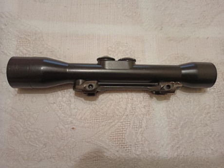 Buenas tardes, arreglando un armario, ha aparecido este visor ZF 6/S carl Zeiss jena DDR. Es muy antiguo. 11