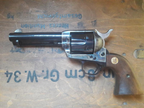 Este colt en perfecto estado es de la tercera generación y de Colt Custum shop.
Esta inscrito en la autorización 02