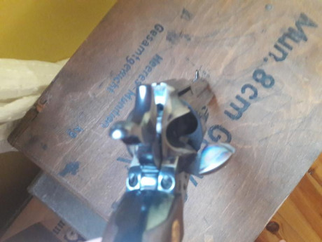 Este colt en perfecto estado es de la tercera generación y de Colt Custum shop.
Esta inscrito en la autorización 00