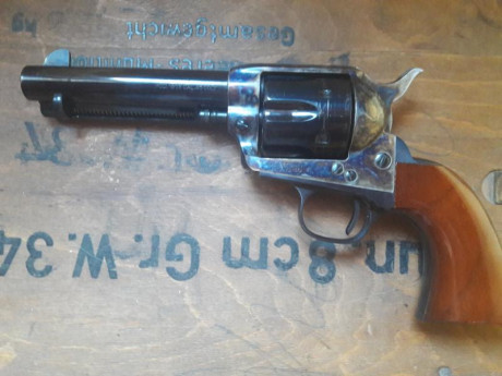 También vendo este Uberti en 45LC inscrito en la autorización de coleccionista de replicas y reproducciones.
Precio 01