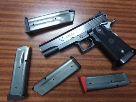 Vendo Pistola STI EAGLE 5.1 por no usar calibre 40 S&W.  Entrego con la misma 4 cargadores. El arma 02