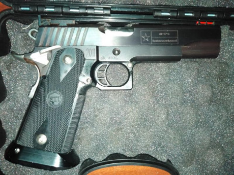Vendo Pistola STI EAGLE 5.1 por no usar calibre 40 S&W.  Entrego con la misma 4 cargadores. El arma 00