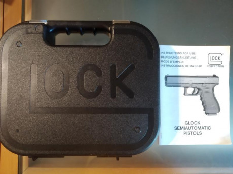 Vendo mi Glock 30 del calibre .45, utilizada como arma de defensa con no más de 100 disparos en galería. 00