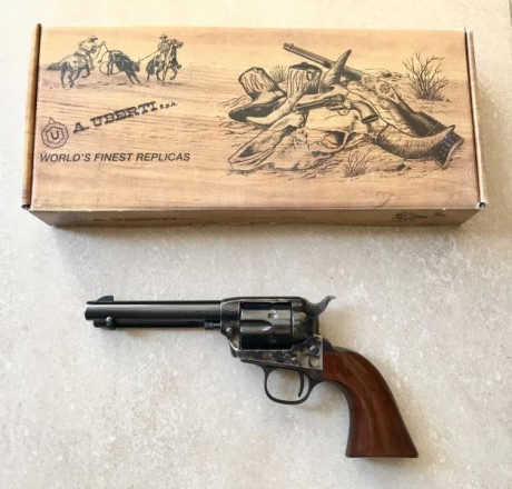 Vendo revolver Uberti Stallion cal.22LR. Actualmente está inscrito en el Libro de Réplicas. Posibilidad 02