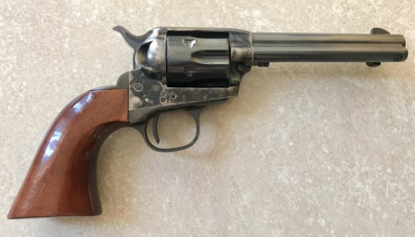 Vendo revolver Uberti Stallion cal.22LR. Actualmente está inscrito en el Libro de Réplicas. Posibilidad 01