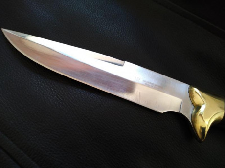 Muy buenas
Vendo este buen cuchillo enterizo  Muela , descatalogado, modelo Castor. Sin funda.
Ha tenido 10